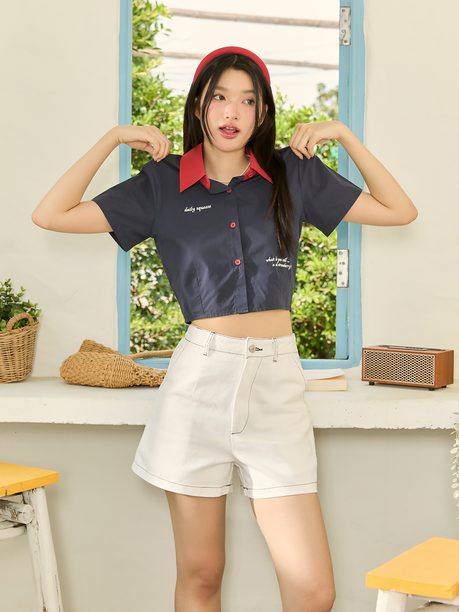 Bagel crop shirt (Galaxy)