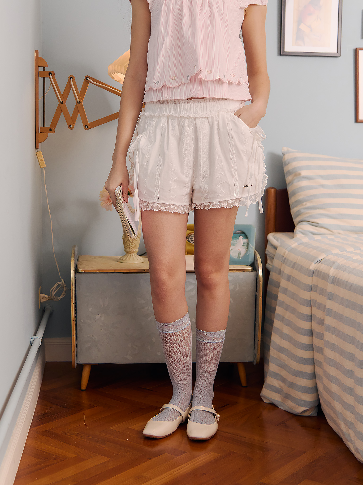 Posy shorts (White lace)